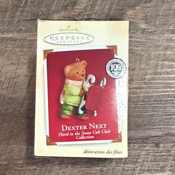 Hallmark KEEPSAKE Festive Bear Collection - Red, White, Green - Picture 6 of 7